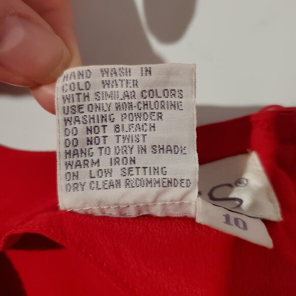 Tess Vintage 100% Silk Red Keyhole Blouse Womens Size 10 Top Holiday Event - Picture 10 of 11